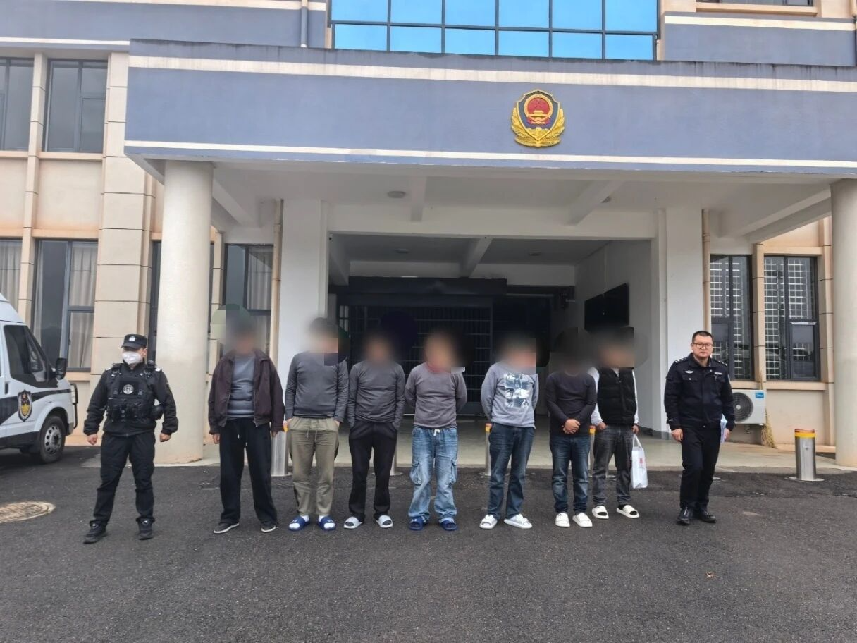 b8bf5cf901333a8af3732e4adf245915