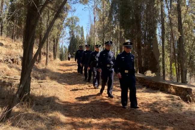 13bec88385c040795b6b01b8d44712eb